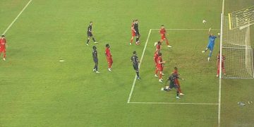 Hajradinovic kornerden direği nişanladı