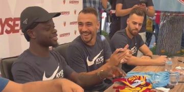 Kayserisporlu futbolcular taraftarla buluştu