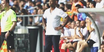 Kluivert: “10 kişi yapmak gurur veriyor”