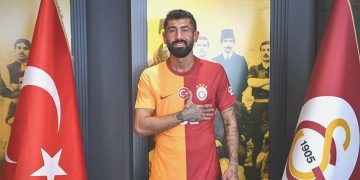 “Salı gecesi İstanbul’a bir adam indi…”