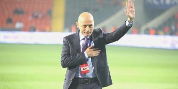 TFF’den Cüneyt Çakır’a tebrik