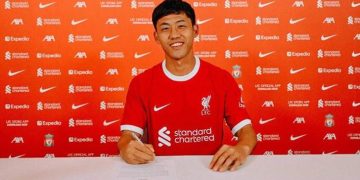 Wataru Endo’dan 4 yıllık imza