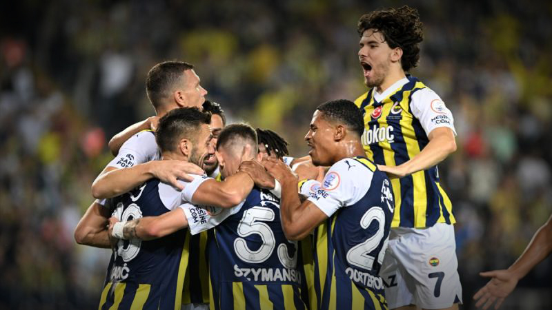 Fenerbahçe evinde Başakşehir’i 4 golle geçti