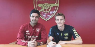 Arsenal, yıldız futbolcusu ile kontrat tazeledi
