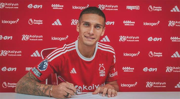 Devlerin gözdesi Premier Lig grubuyla 5 yıllık imzaladı