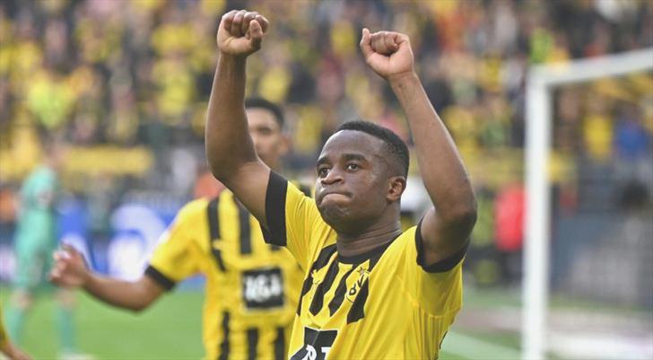 Dortmund’un genç yıldızı için flaş transfer iddiası!