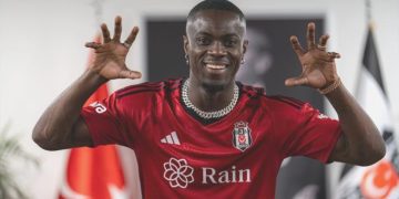 Eric Bailly imzayı attı, formayı giydi!
