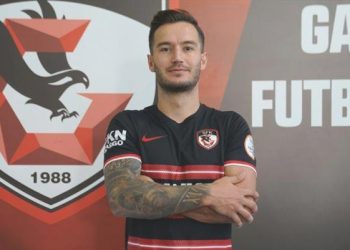 Galatasaray’dan ayrıldı imzayı attı! İşte yeni kadrosu