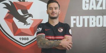 Galatasaray’dan ayrıldı imzayı attı! İşte yeni kadrosu