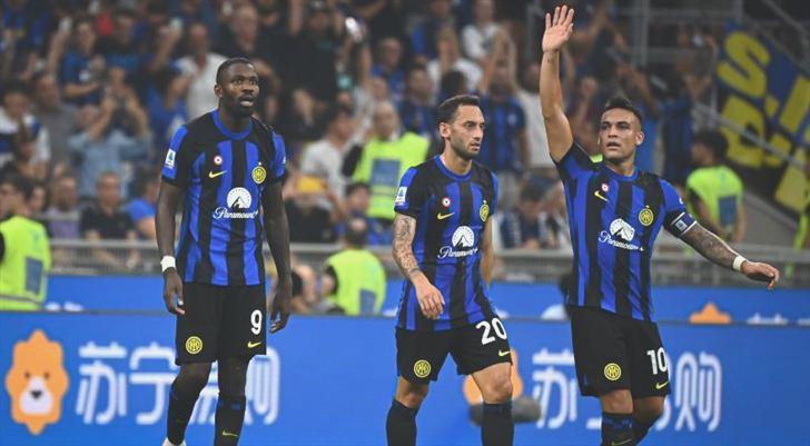 Hakan sahneye çıktı, Inter derbide tarihi fark attı!