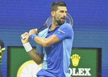 Novak Djokovic güle oynaya ikinci çeşitte