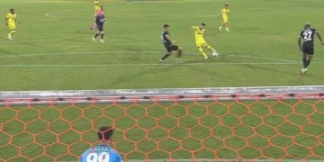 Szymanski’nin şutu direğin tabanından dışarda