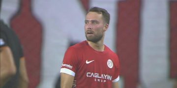 Van de Streek’in füzesi direkte patladı!