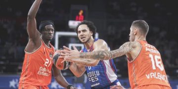 Anadolu Efes çift maç haftasını kayıpsız geçti