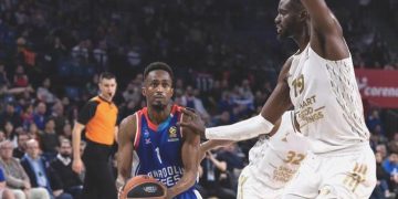 Anadolu Efes galibiyet için alana çıkıyor