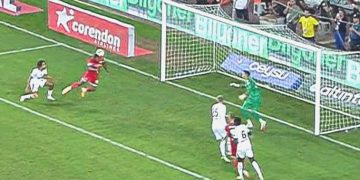 Assombalonga çok net fırsattan yararlanamadı