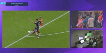 Derbide penaltı kararı VAR’dan döndü