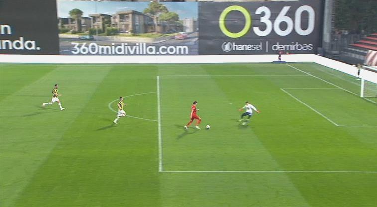 Erencan Yardımcı topu ağlara gönderdi, ofsayt düdüğü çaldı!