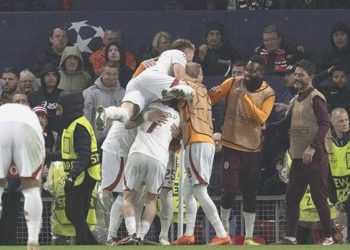 Galatasaray pes etmedi, ManU’yu deplasmanda devirdi! Birincilerin gecesi