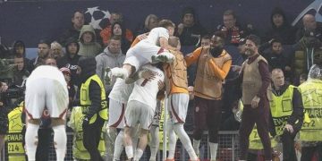 Galatasaray pes etmedi, ManU’yu deplasmanda devirdi! Birincilerin gecesi