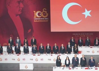 Galatasaray’da Dursun Özbek idaresi ibra edildi!