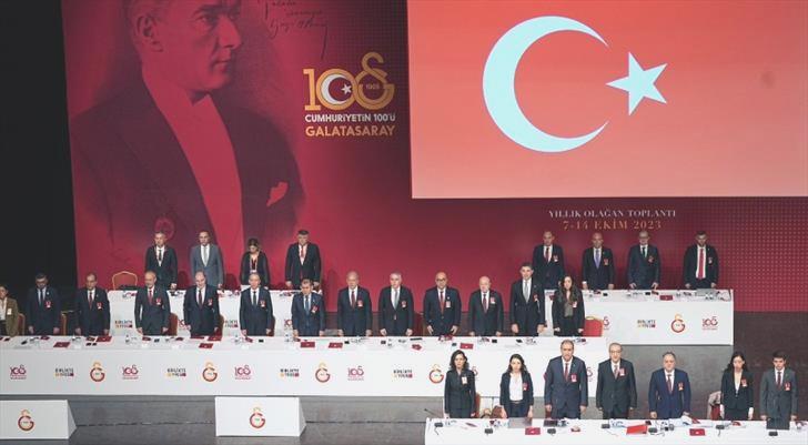 Galatasaray’da Dursun Özbek idaresi ibra edildi!