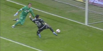 İnanılmaz anlar! Rosier boş durumda kaçırdı!