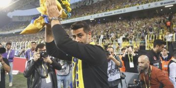 Kadıköy’de Volkan Demirel’e sevgi seli