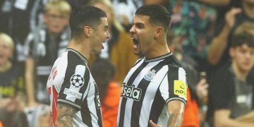 Newcastle United yıldız futbolcusu ile kontrat yeniledi