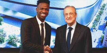 Real Madrid yıldız futbolcusu ile kontrat yeniledi