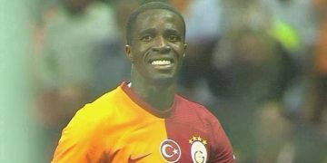 Zaha çalımlarla geldi, gole çok yaklaştı!