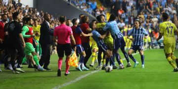 Fenerbahçe’den hakeme sert tepki: “Sokak kavgası mı futbol maçı mı?”