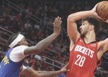 Alperen gösteri yaptı, Rockets son şampiyonu devirdi!