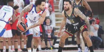 Anadolu Efes zaferle dönüyor! Shane Larkin’in gecesi