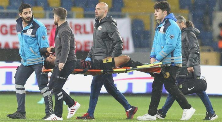 Ayak bileği kırılmıştı! 6 ay alanlardan uzak kalacak