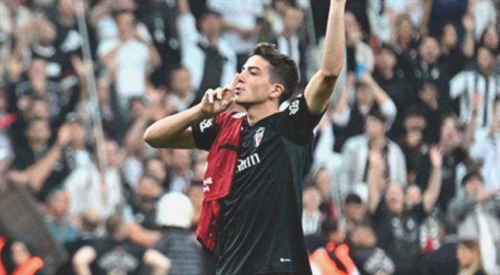 Beşiktaş’ın genç futbolcusu sakatlanarak maça devam edemedi!