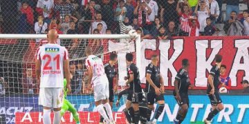 Bitexen Antalyaspor 4. golün kıyısından döndü!