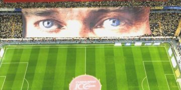 Fenerbahçe’den tüyleri diken diken eden 100. yıl koreografisi