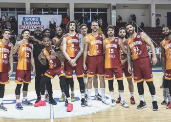 Galatasaray Ekmas son çeyrekte kazandı