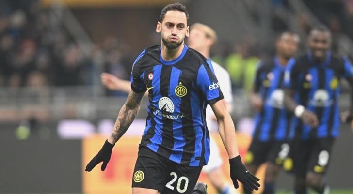 Hakan Çalhanoğlu, İtalya’da tarihe geçti!