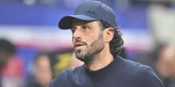 Lyon idaresi hocasını kovdu!