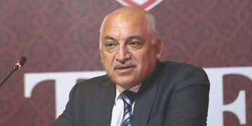 Mehmet Büyükekşi basın toplantısı düzenliyor