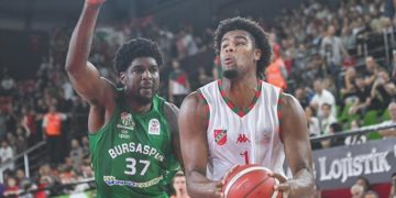 Pınar Karşıyaka’dan farklı galibiyet