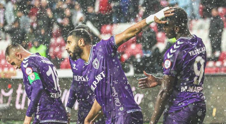 Samsun’da haftanın golüne aday vuruş!