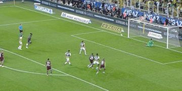 Tadic kaçırdı, penaltı tekrar edildi