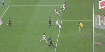 Van Drongelen aksi vurdu, Okan kurtardı