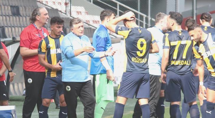 Yılmaz Vural birinci maçında ekibine tipi getirdi!