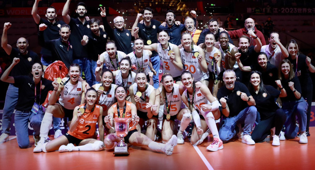 FIVB Dünya Kulüpler Şampiyonası Türk finalinde şampiyon Eczacıbaşı Dynavit