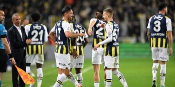 Fenerbahçe evinde Sivasspor’u farklı geçti