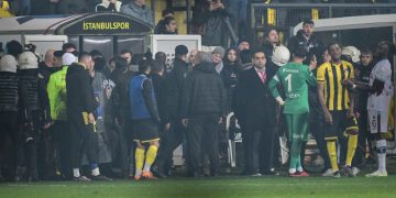 İstanbulspor, Trabzonspor maçında sahadan çekildi!